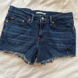Levi’s boyfriend dark denim stretch jean shorts size 28